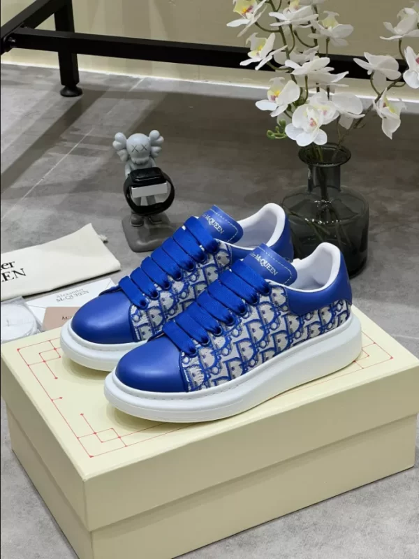 Alexander McQueen Oversized Sneaker - RAS56