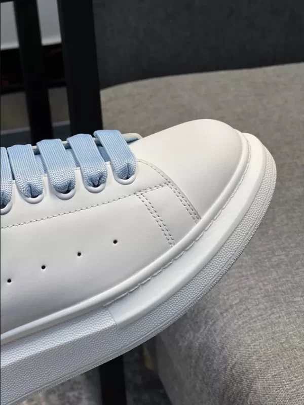 Alexander McQueen Oversized Sneaker - RAS13