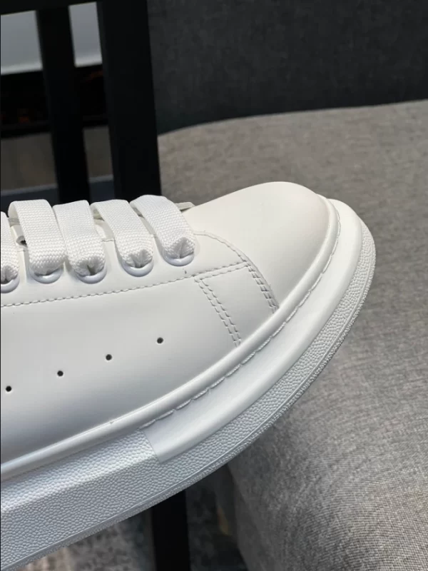 Alexander McQueen Oversized Sneaker - RAS19