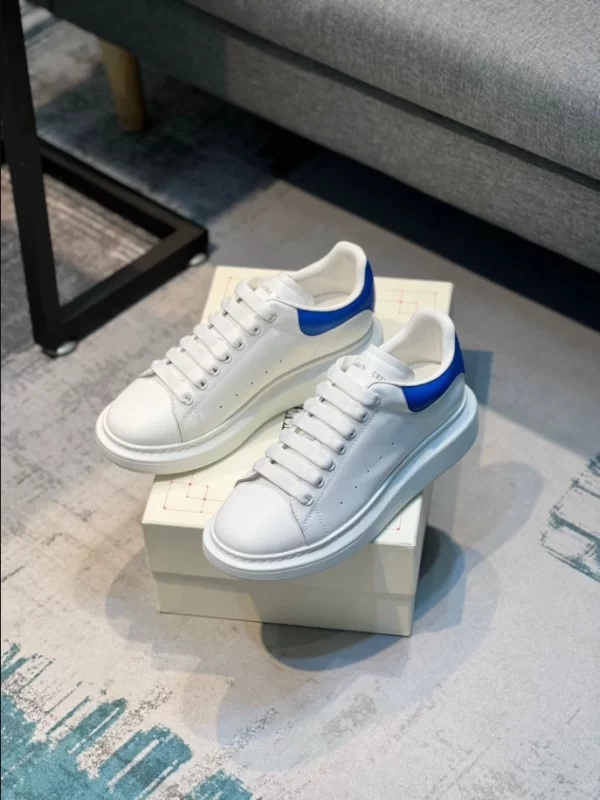 Alexander McQueen Oversized Sneaker - RAS25