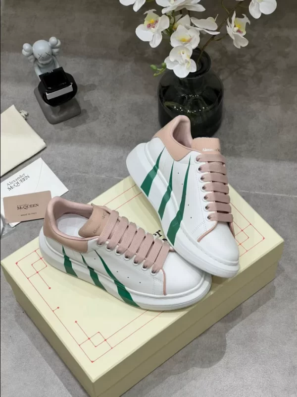 Alexander McQueen Oversized Sneaker - RAS44