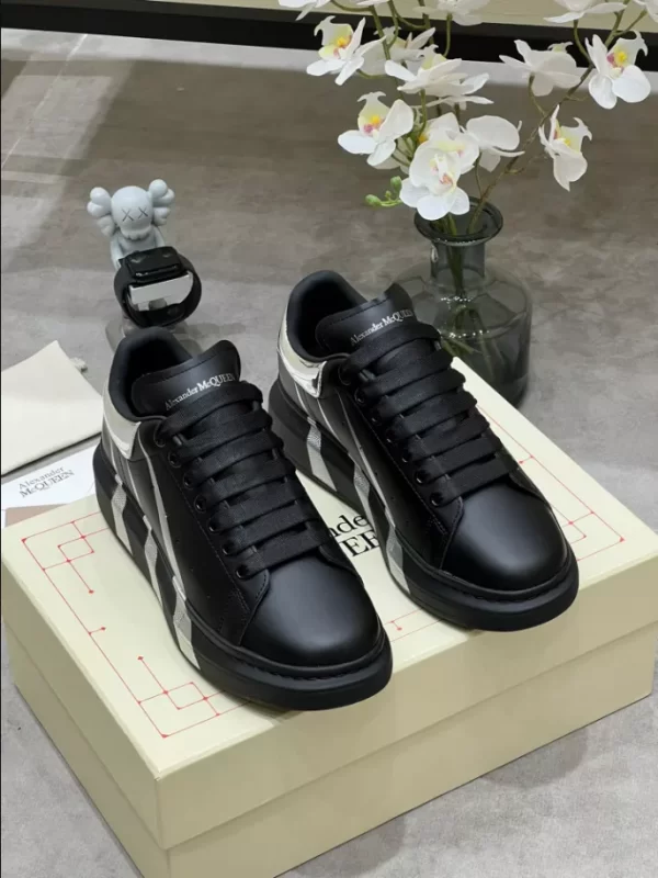 Alexander McQueen Oversized Sneaker - RAS46