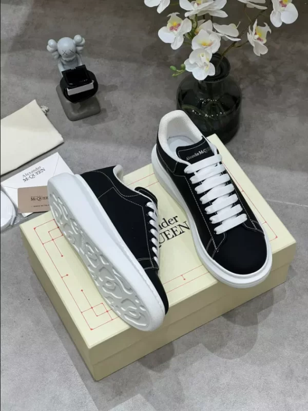 Alexander McQueen Oversized Sneaker - RAS48