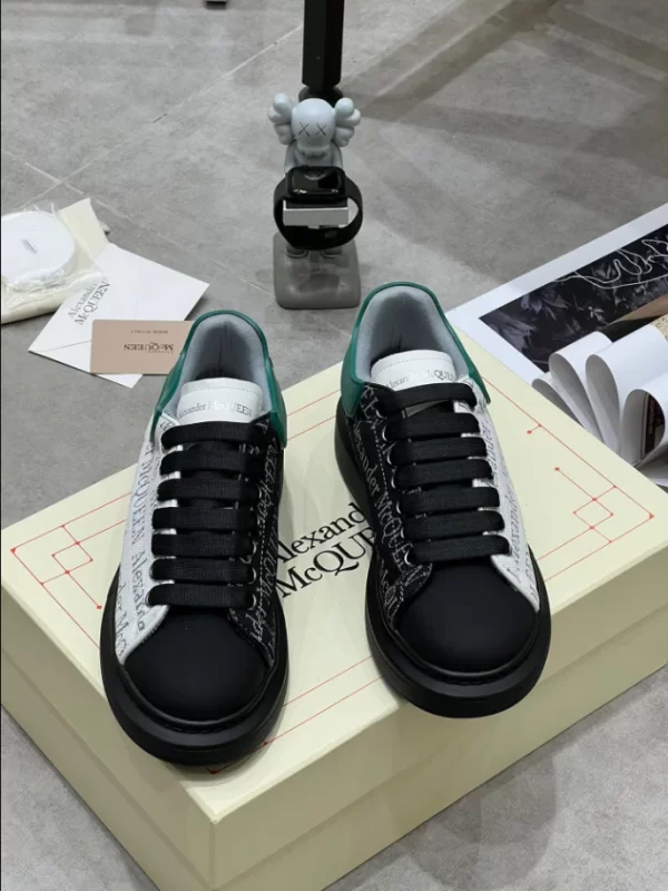 Alexander McQueen Oversized Sneaker - RAS62