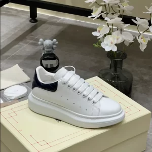 Alexander McQueen Oversized Sneaker - RAS33