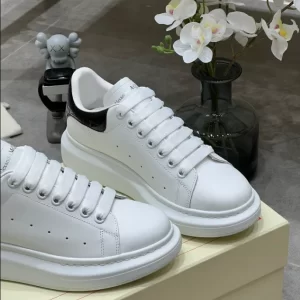 Alexander McQueen Oversized Sneaker - RAS36