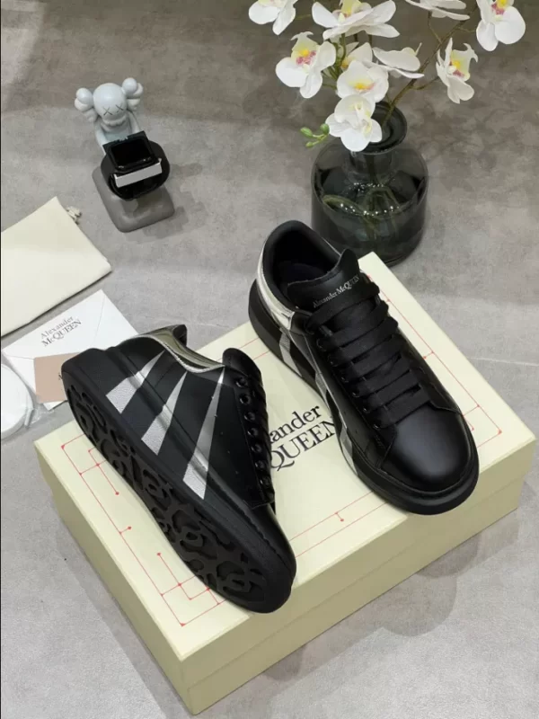 Alexander McQueen Oversized Sneaker - RAS46