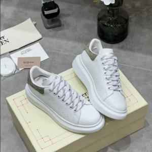 Alexander McQueen Oversized Sneaker - RAS52