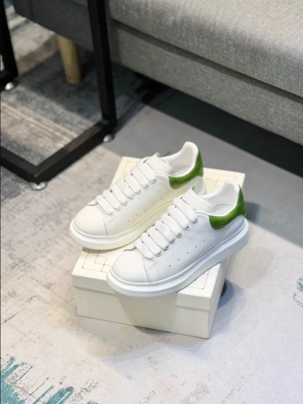 Alexander McQueen Oversized Sneaker - RAS19