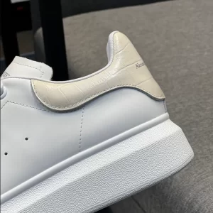 Alexander McQueen Oversized Sneaker - RAS20