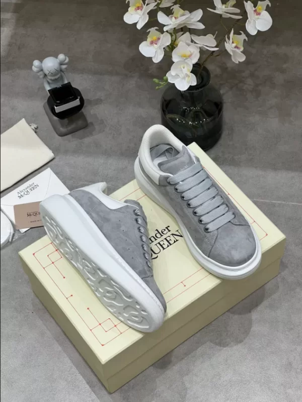 Alexander McQueen Oversized Sneaker - RAS31