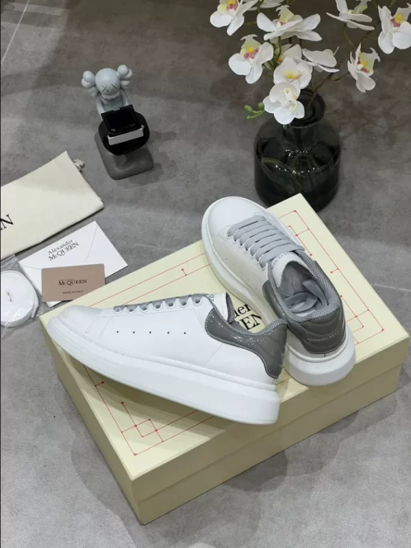 Alexander McQueen Oversized Sneaker - RAS39