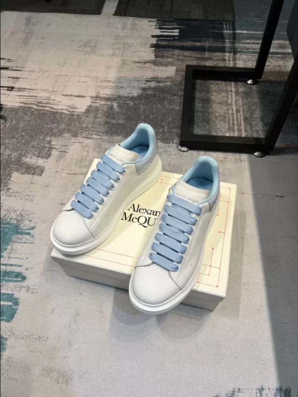 Alexander McQueen Oversized Sneaker - RAS13