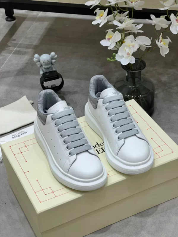 Alexander McQueen Oversized Sneaker - RAS39