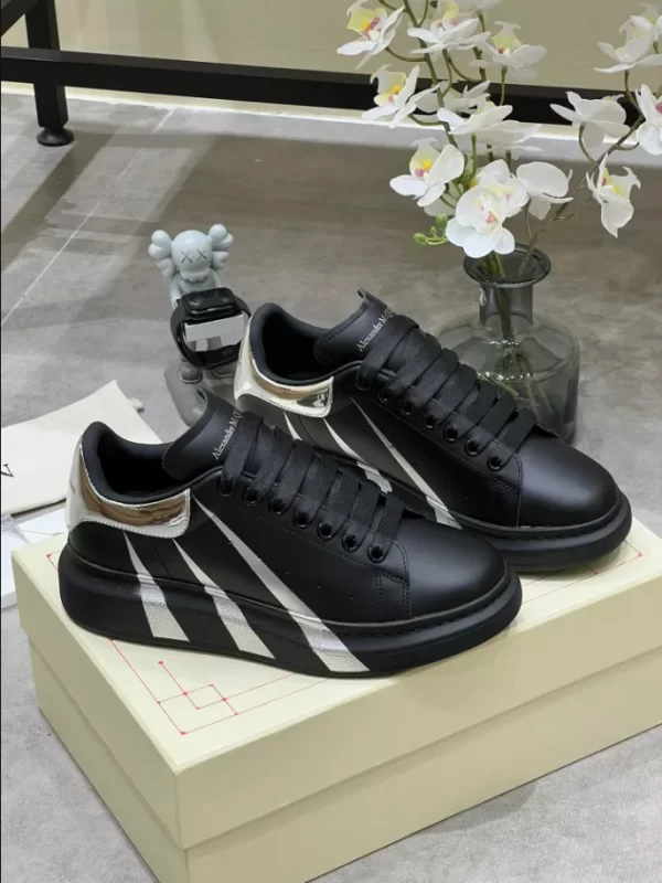 Alexander McQueen Oversized Sneaker - RAS46