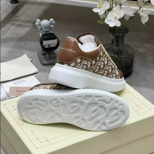 Alexander McQueen Oversized Sneaker - RAS54