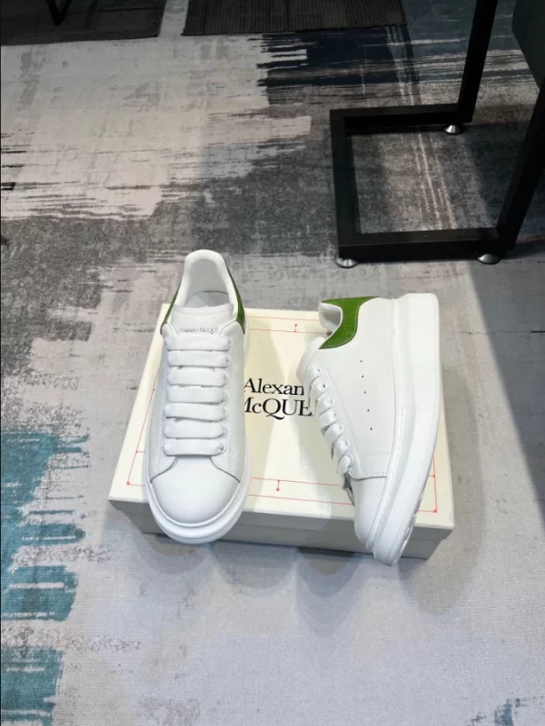 Alexander McQueen Oversized Sneaker - RAS19