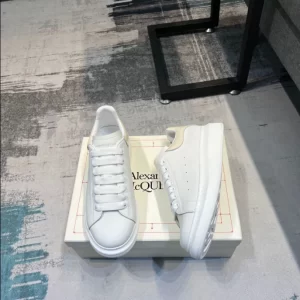 Alexander McQueen Oversized Sneaker - RAS20