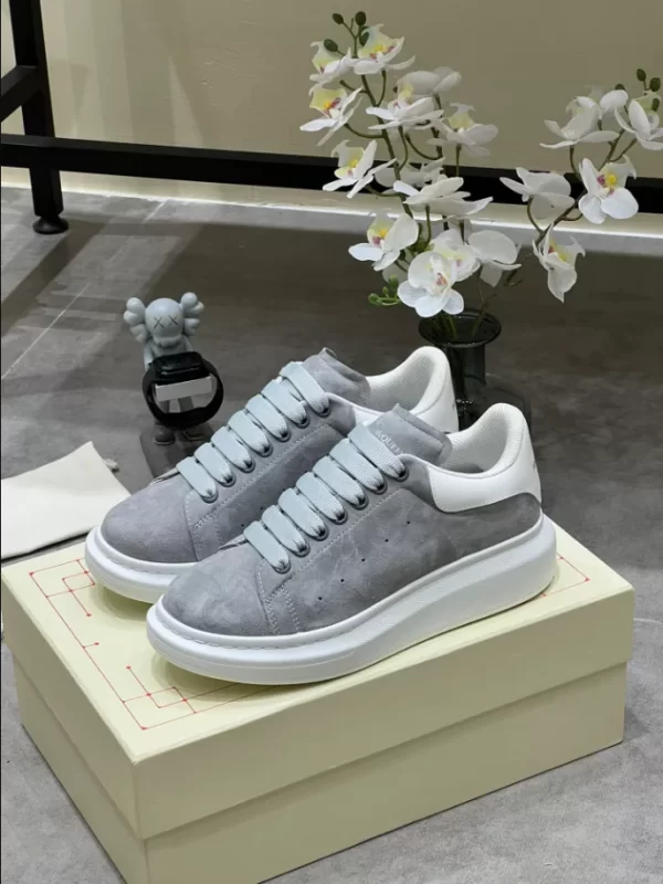 Alexander McQueen Oversized Sneaker - RAS31