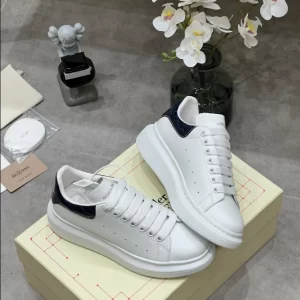 Alexander McQueen Oversized Sneaker - RAS33