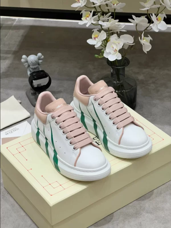 Alexander McQueen Oversized Sneaker - RAS44