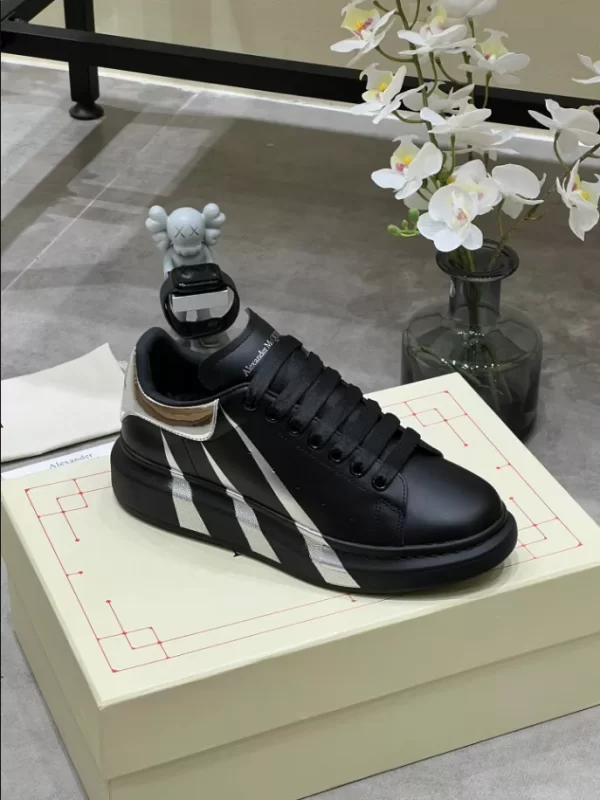 Alexander McQueen Oversized Sneaker - RAS46