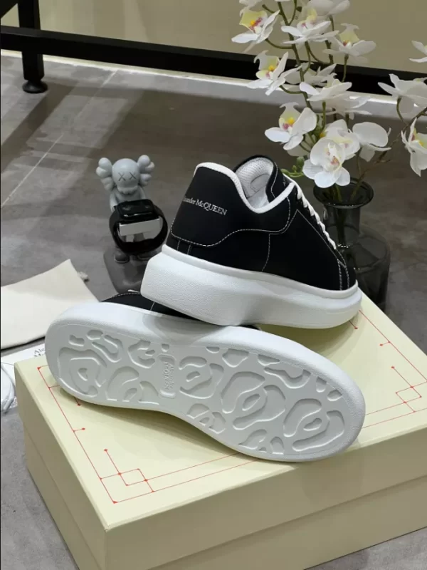 Alexander McQueen Oversized Sneaker - RAS48