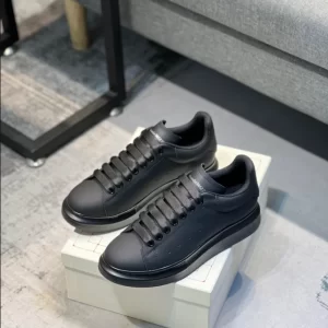 Alexander McQueen Oversized Sneaker - RAS11