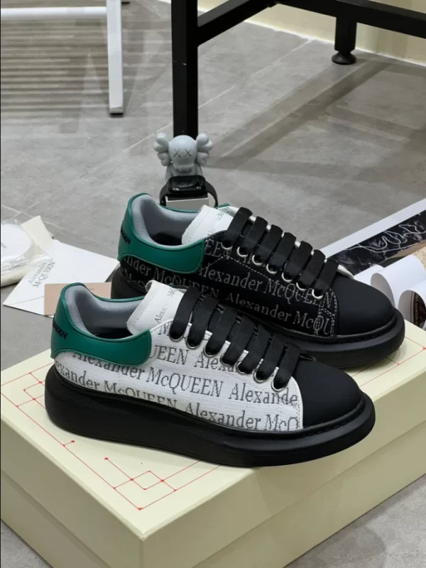 Alexander McQueen Oversized Sneaker - RAS62