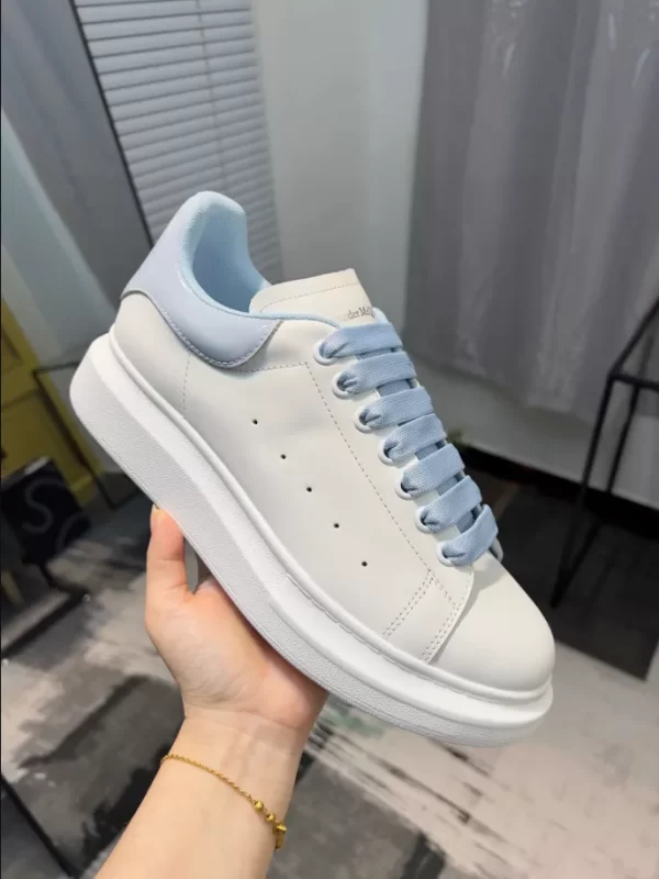 Alexander McQueen Oversized Sneaker - RAS13