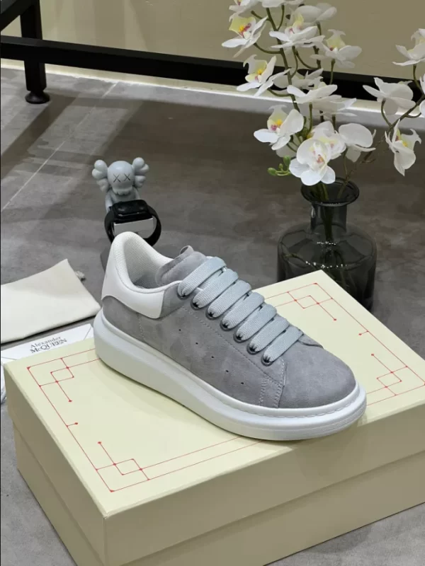 Alexander McQueen Oversized Sneaker - RAS31