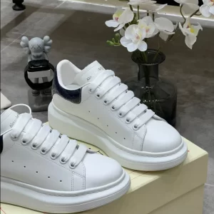 Alexander McQueen Oversized Sneaker - RAS33