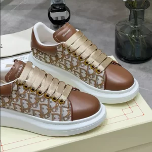 Alexander McQueen Oversized Sneaker - RAS54