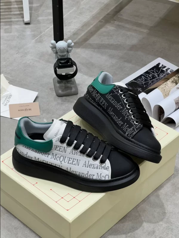 Alexander McQueen Oversized Sneaker - RAS62