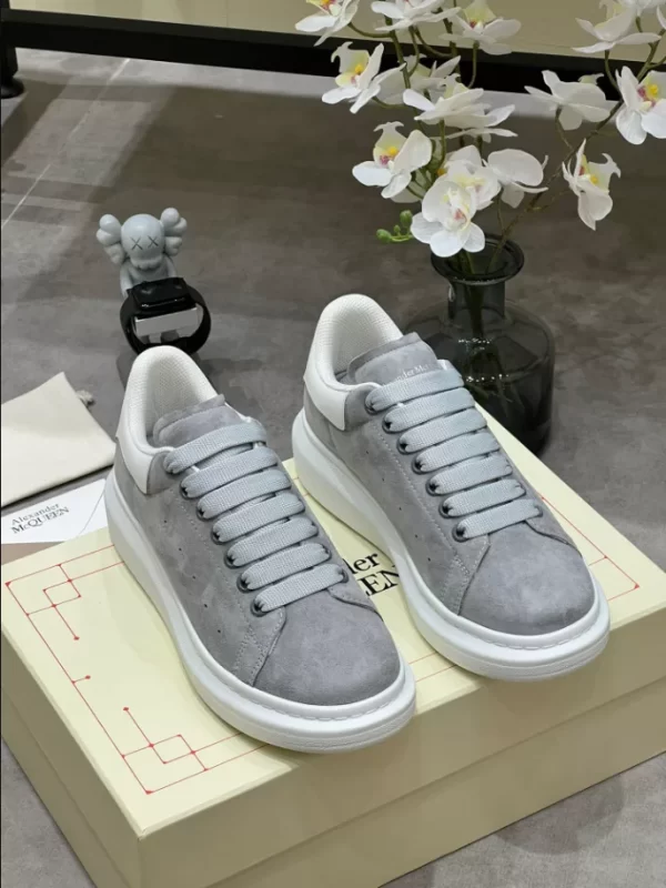 Alexander McQueen Oversized Sneaker - RAS31