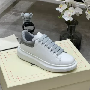 Alexander McQueen Oversized Sneaker - RAS39