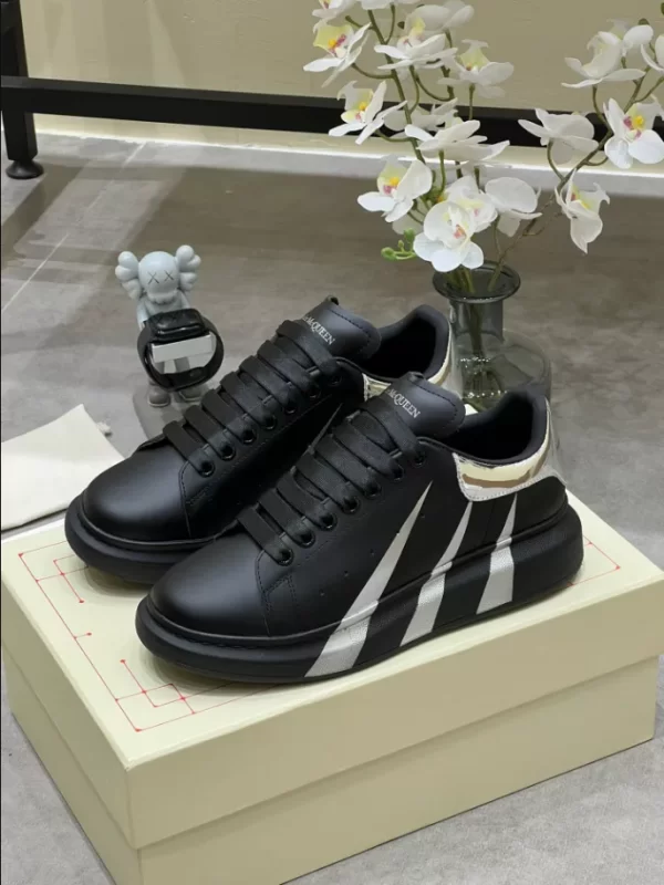 Alexander McQueen Oversized Sneaker - RAS46