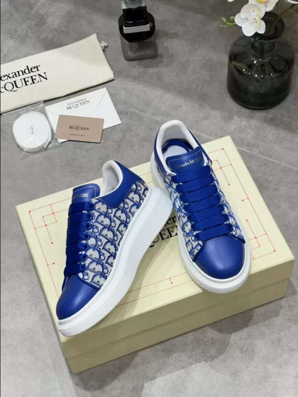 Alexander McQueen Oversized Sneaker - RAS56