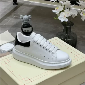 Alexander McQueen Oversized Sneaker - RAS36