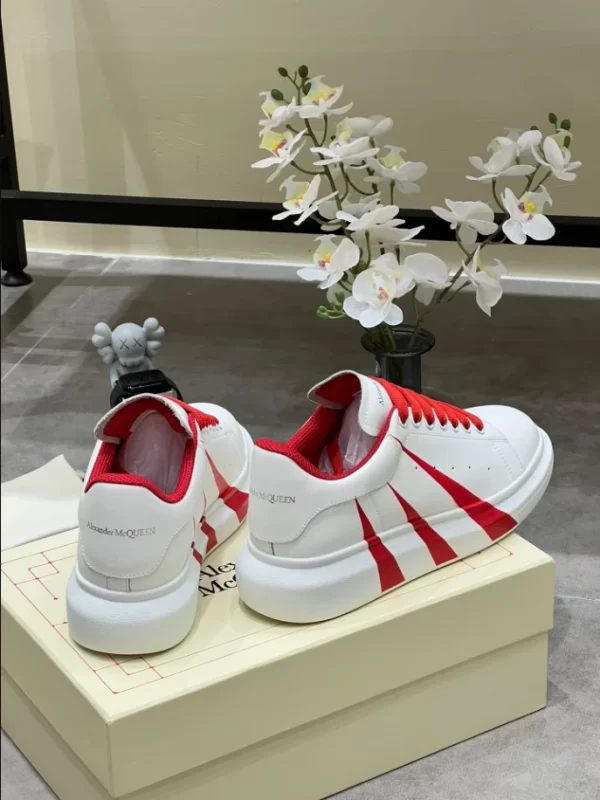 Alexander McQueen Oversized Sneaker - RAS43