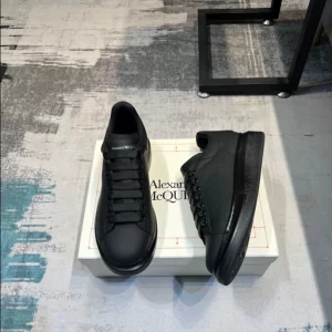 Alexander McQueen Oversized Sneaker - RAS11