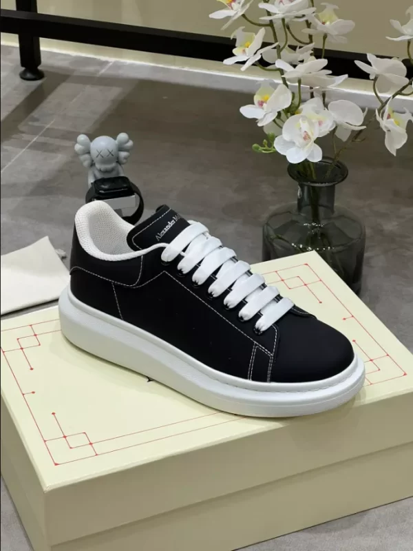 Alexander McQueen Oversized Sneaker - RAS48