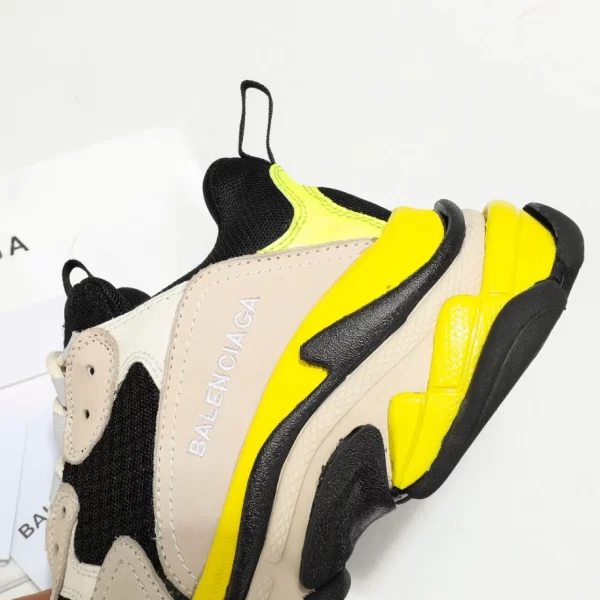 Balenciaga Triple S Sneaker - RBS46