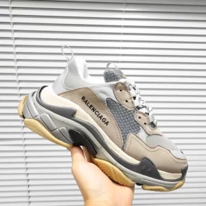 Balenciaga Triple S Sneaker - RBS47