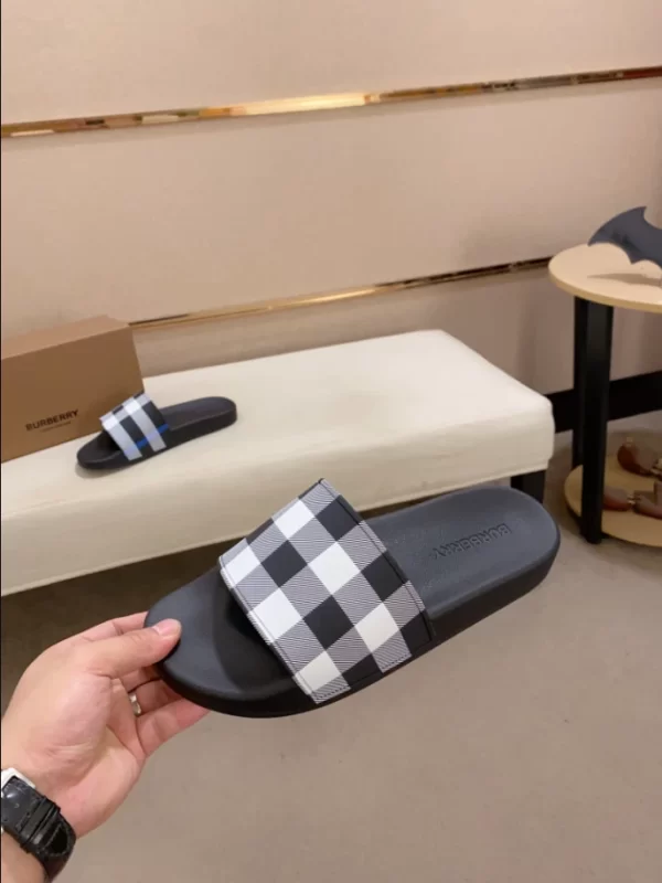 Burberry Check Slides - SB09