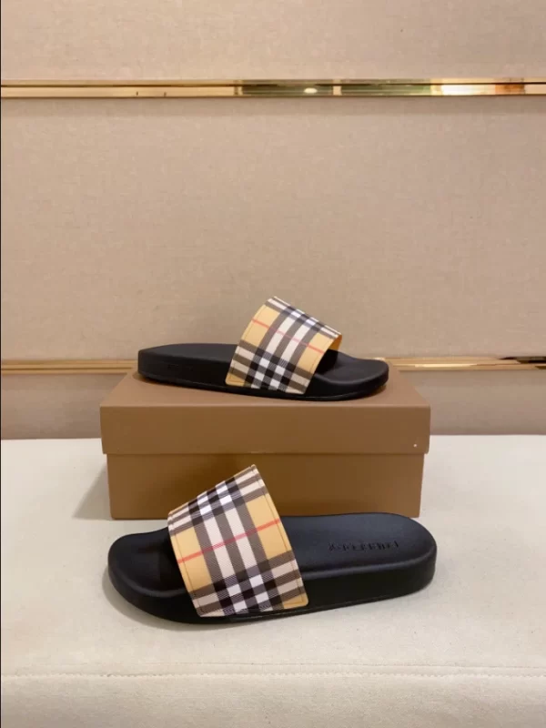 Burberry Check Slides - SB02