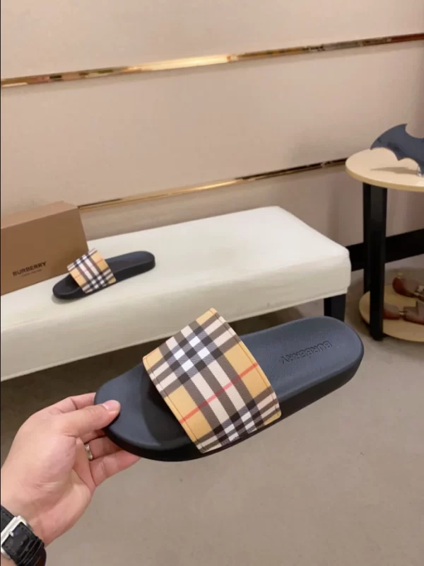 Burberry Check Slides - SB02