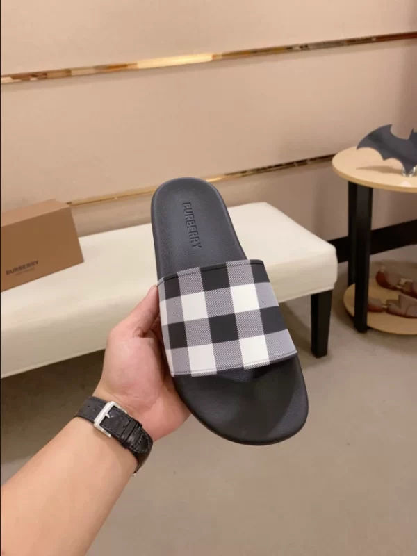 Burberry Check Slides - SB09