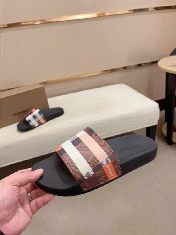 Burberry Check Slides - SB16