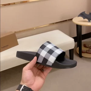 Burberry Check Slides - SB09